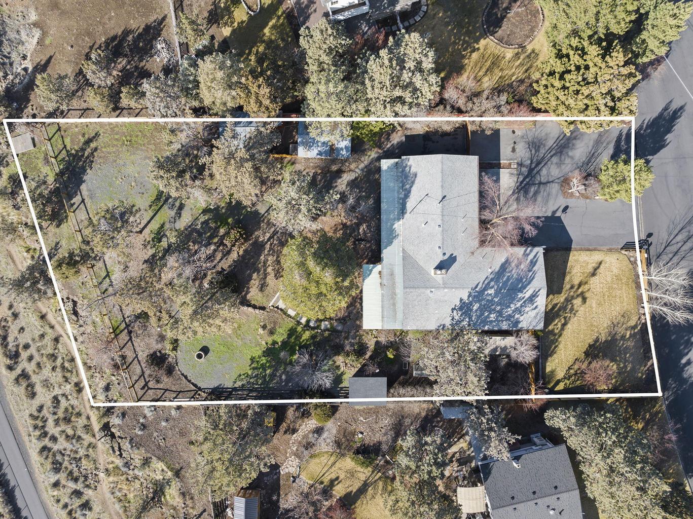 Photo of 1199 SW Canyon Drive 51 of 70