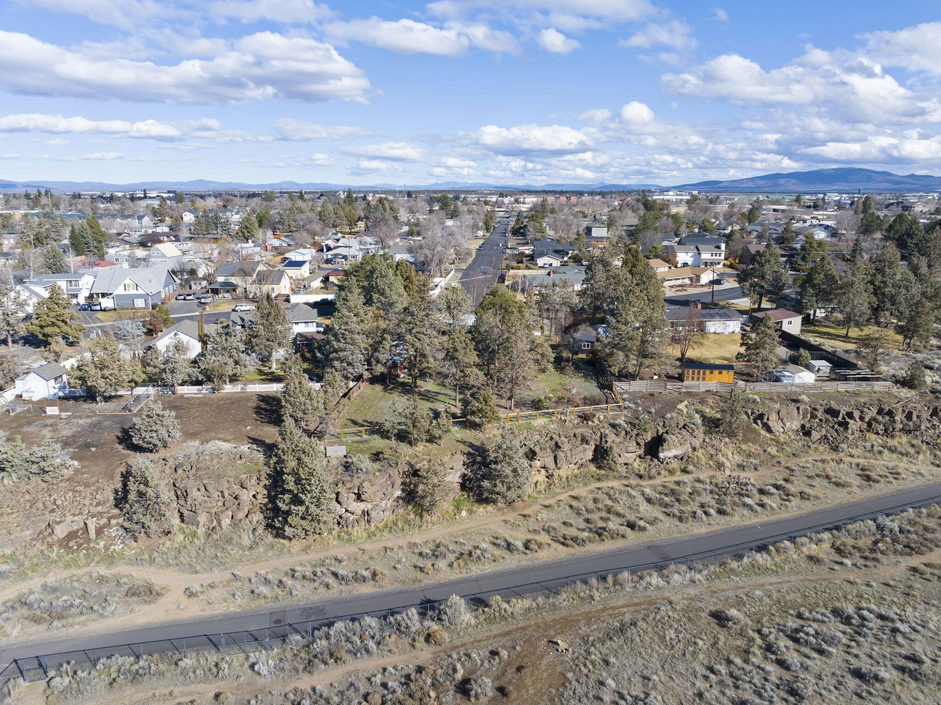Photo of 1199 SW Canyon Drive 62 of 70