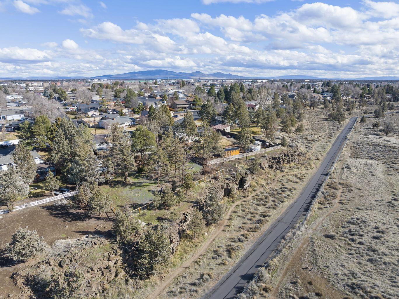 Photo of 1199 SW Canyon Drive 64 of 70