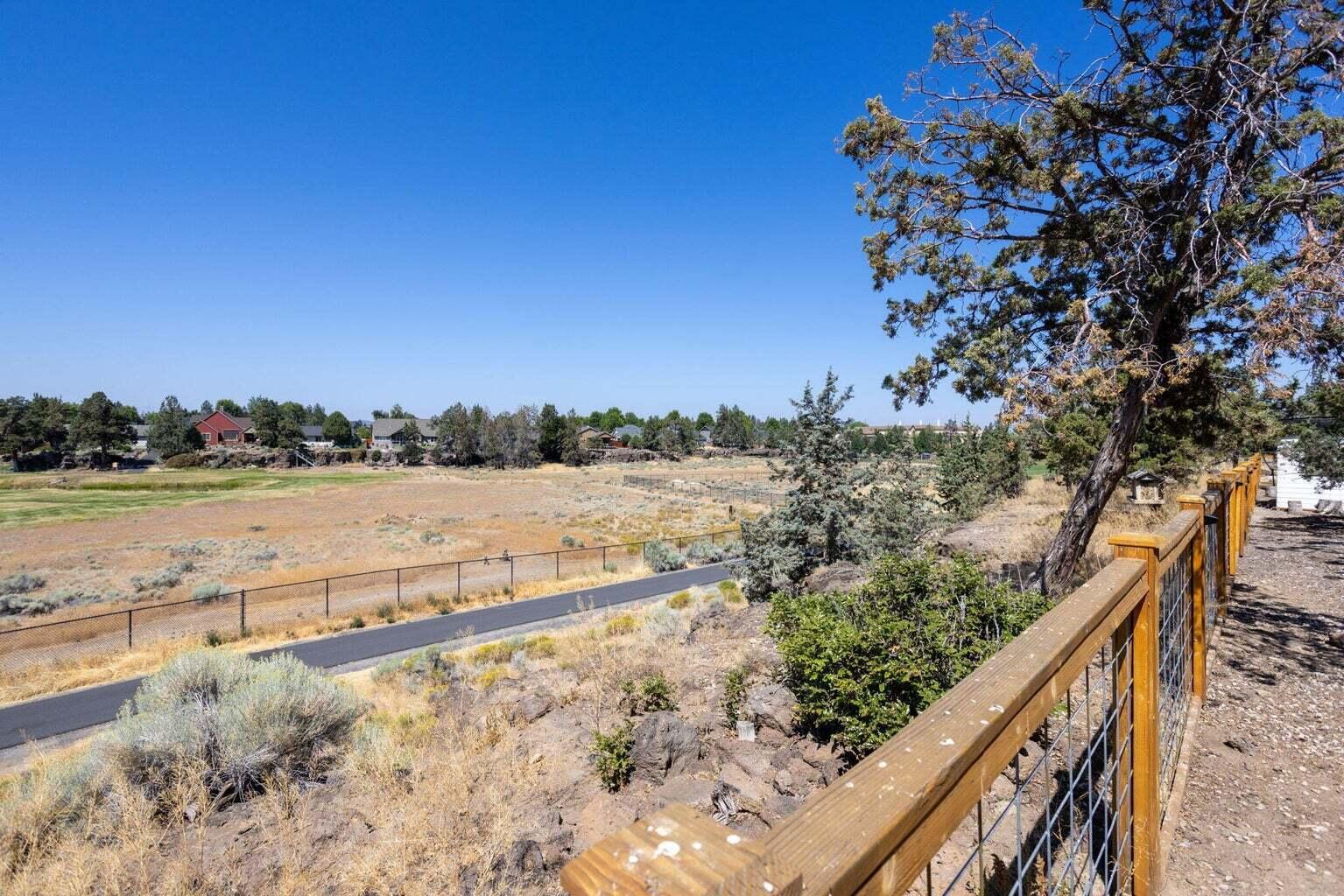 Photo of 1199 SW Canyon Drive 48 of 70