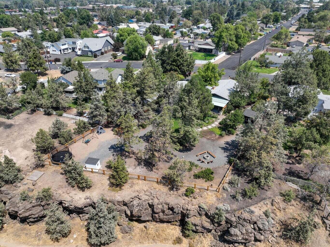 Photo of 1199 SW Canyon Drive 60 of 70