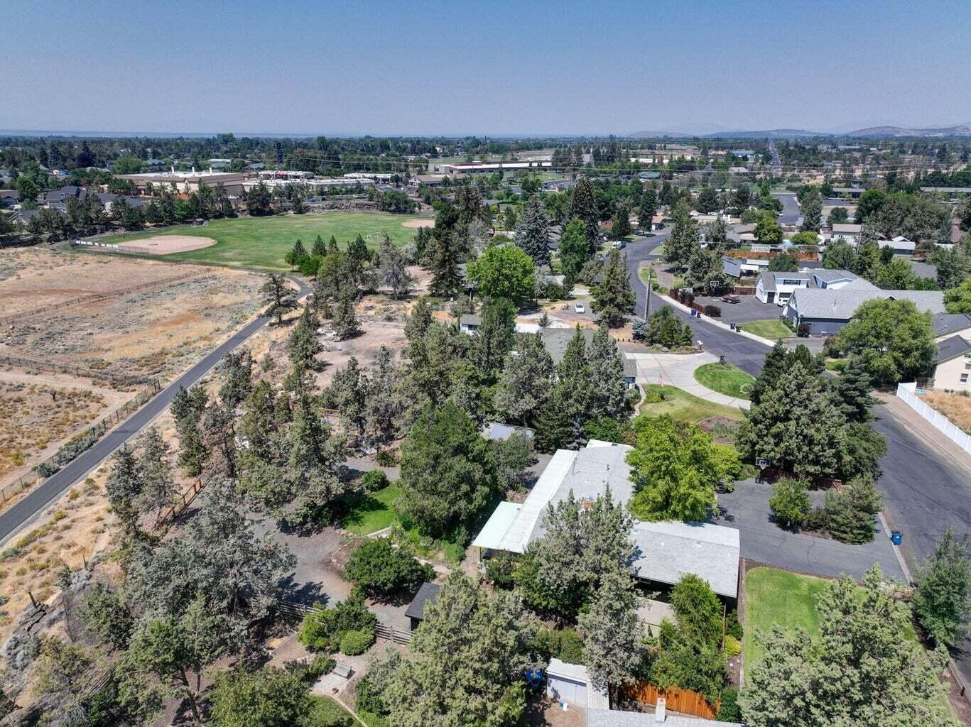 Photo of 1199 SW Canyon Drive 59 of 70