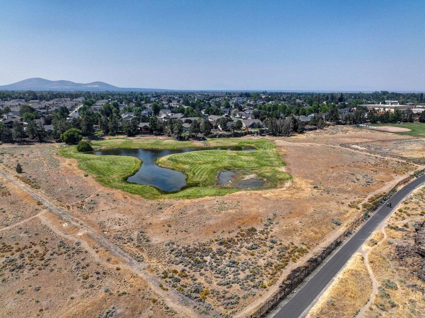 Photo of 1199 SW Canyon Drive 68 of 70