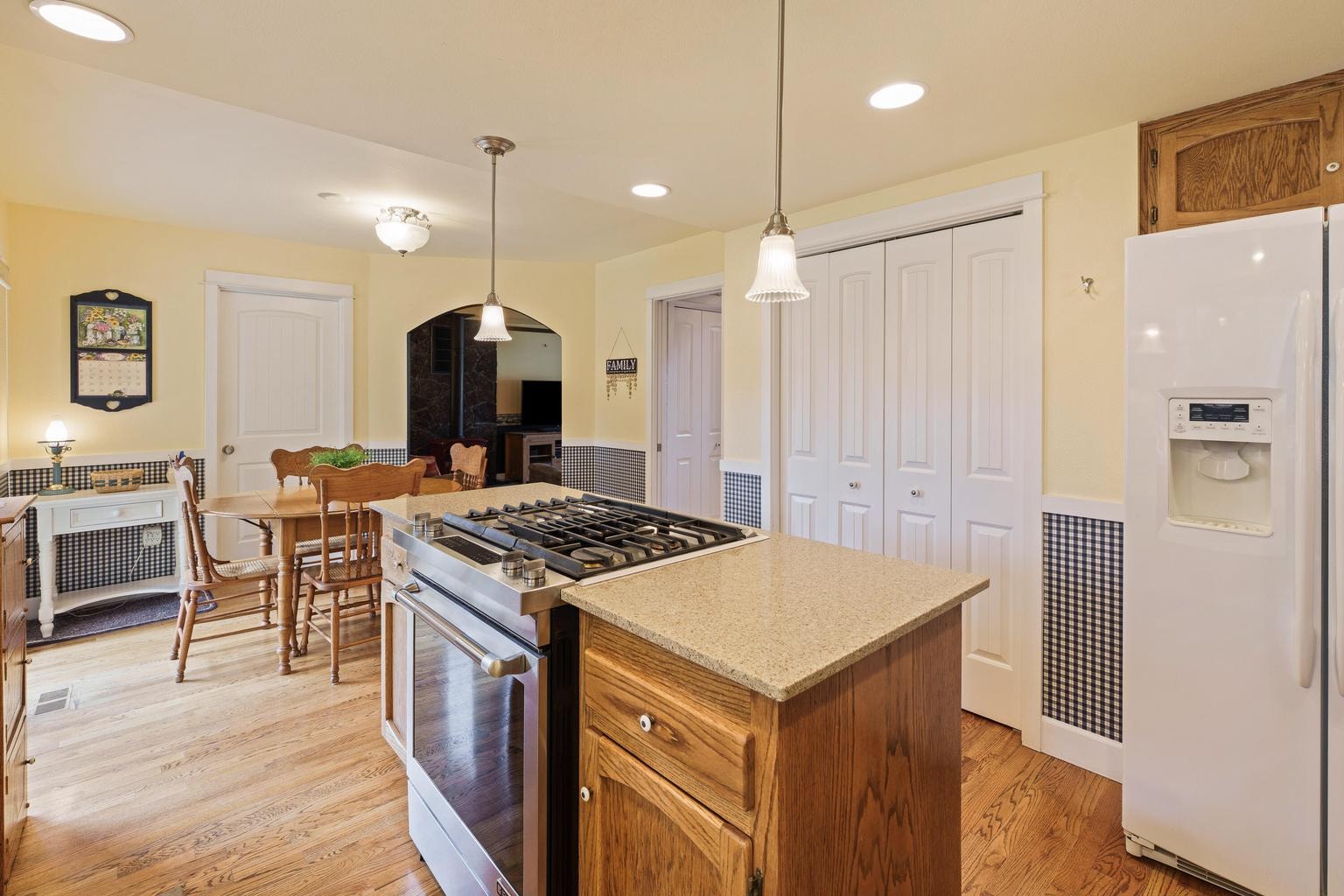 Photo of 61288 King Saul Avenue 7 of 48