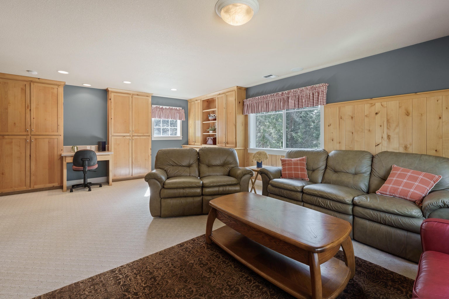 Photo of 61288 King Saul Avenue 25 of 48