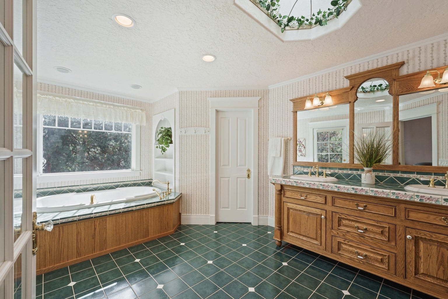 Photo of 61288 King Saul Avenue 29 of 48