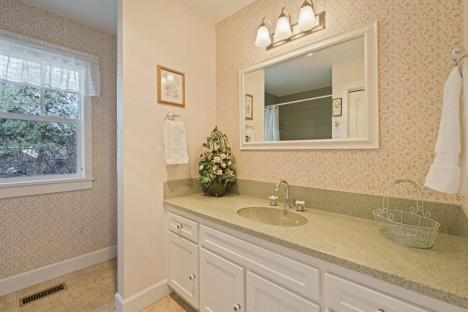 Photo of 61288 King Saul Avenue 33 of 48