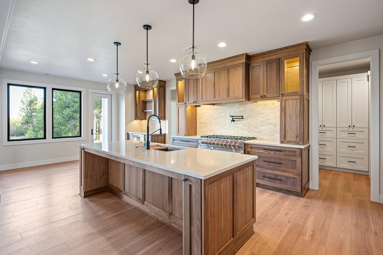 Breakfast Bar/ Center Island