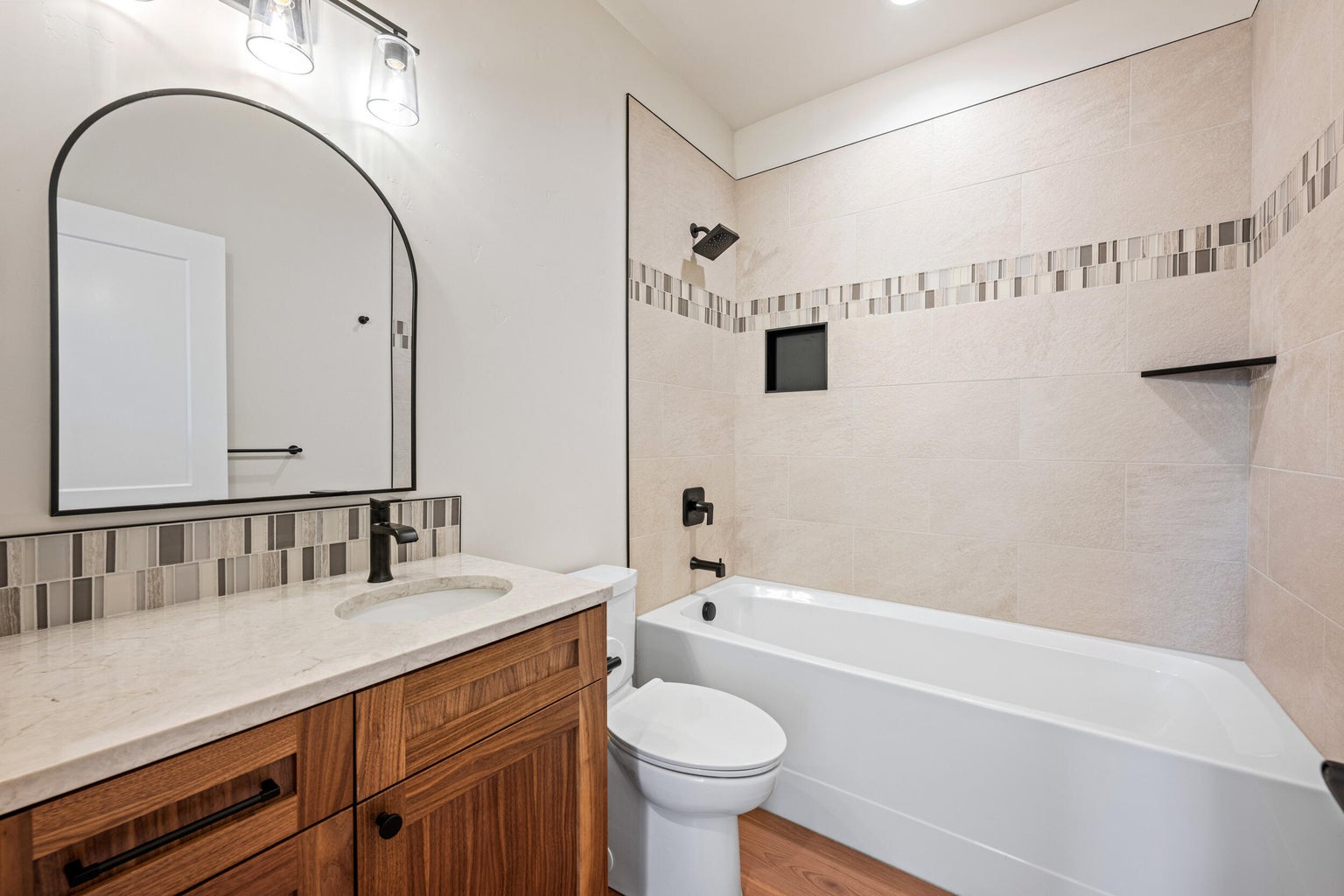Bathroom with Tiled 6' Soaker Tub
