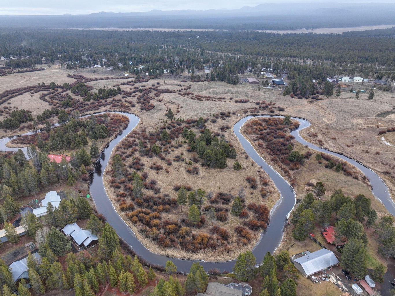 Aerial View, 654' of River Frontage