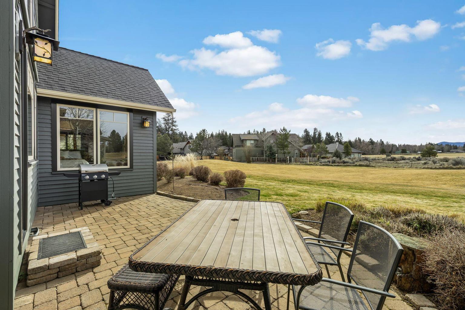 BBQ and relax right here! Kids and dogs can play in the greenspace!