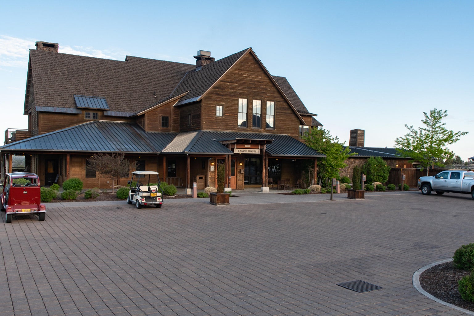 Ranch House - Restaurant and Hotel