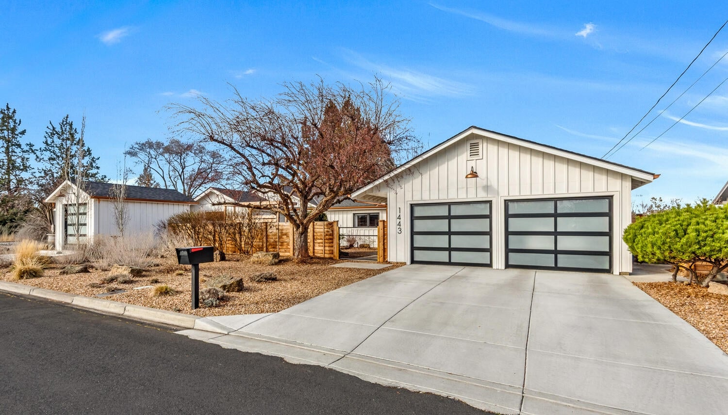 Photo of 1443 SW Canyon Drive 5 of 62