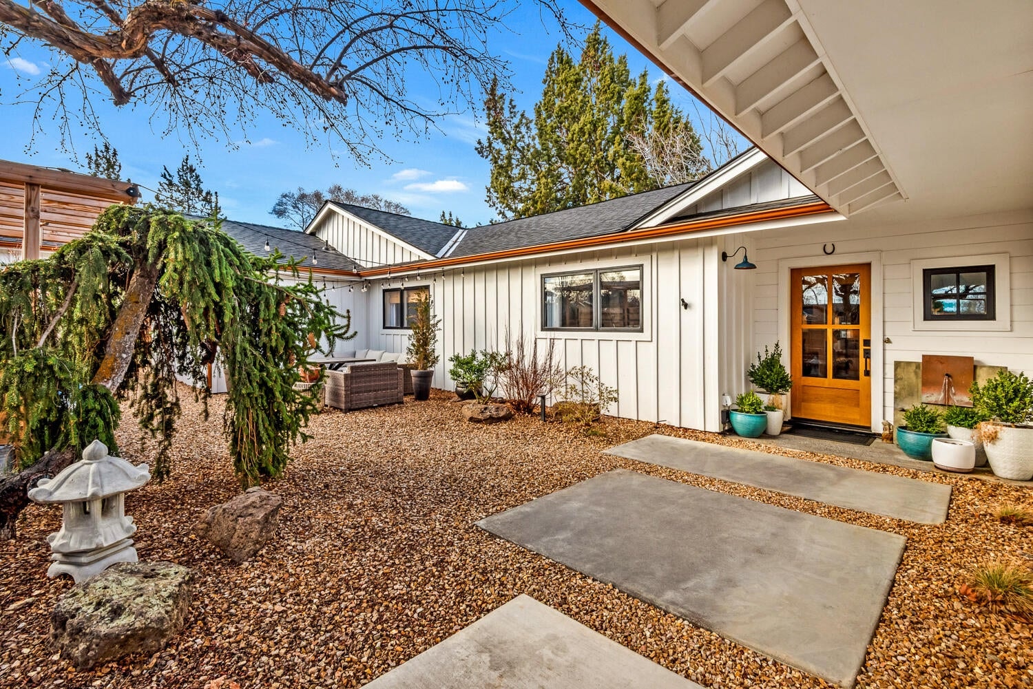 Photo of 1443 SW Canyon Drive 3 of 62