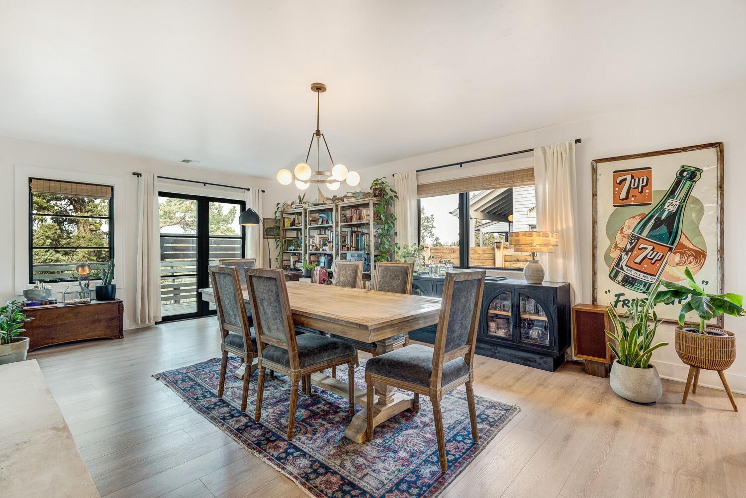 Photo of 1443 SW Canyon Drive 12 of 62