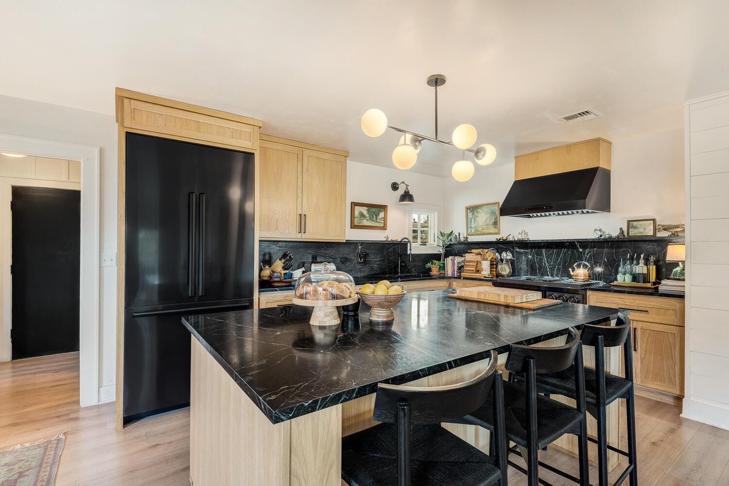 Photo of 1443 SW Canyon Drive 16 of 62