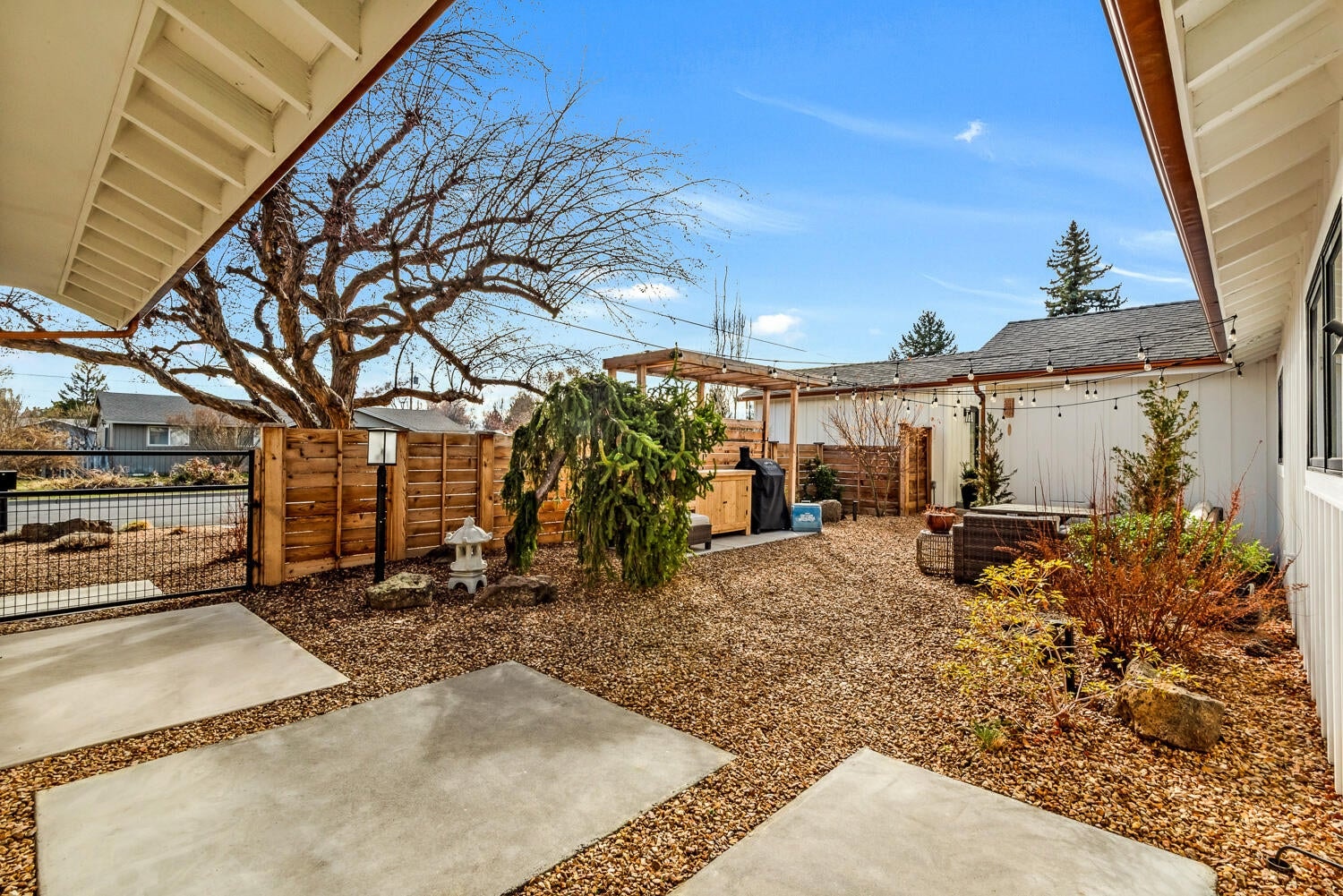 Photo of 1443 SW Canyon Drive 37 of 62