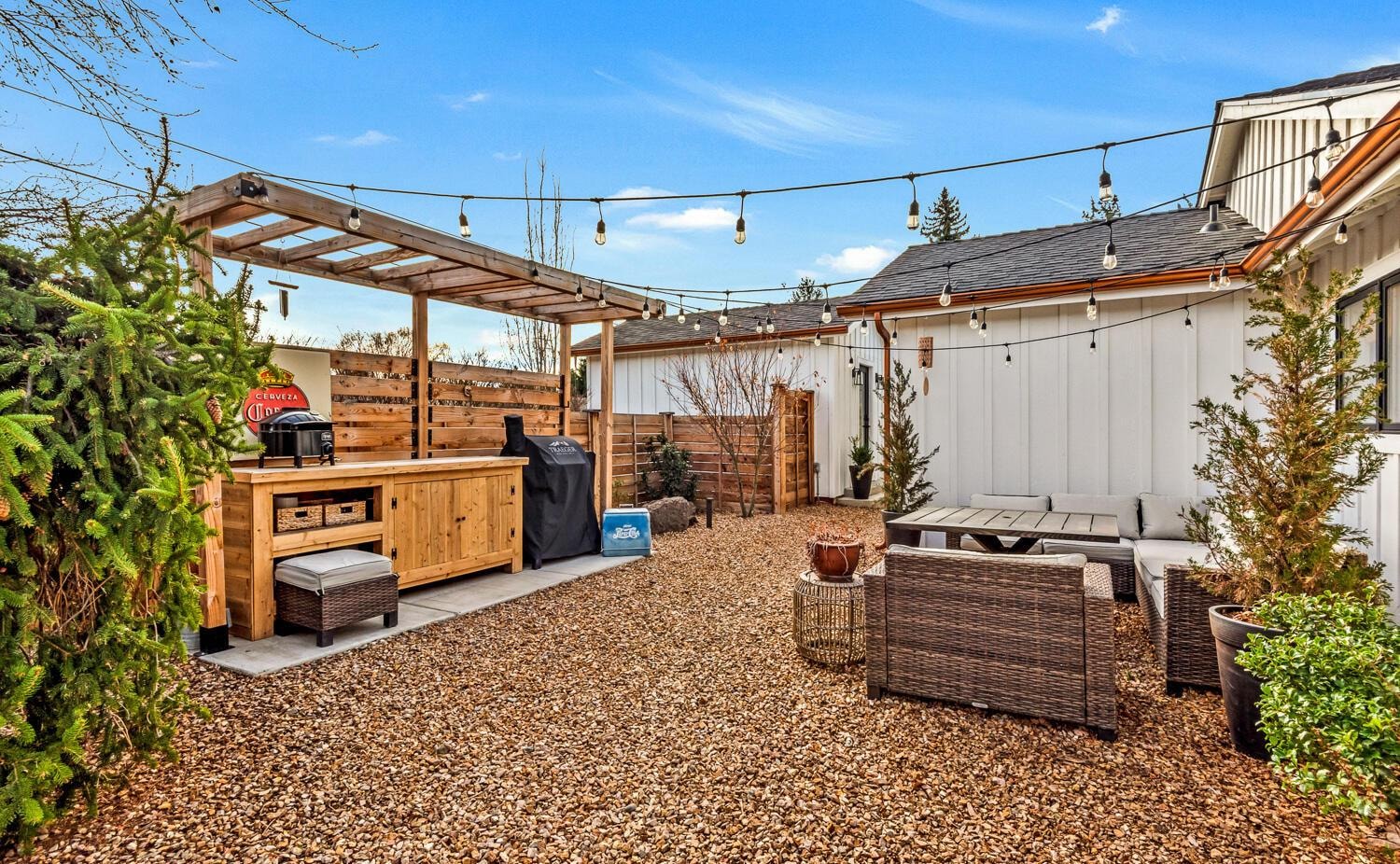 Photo of 1443 SW Canyon Drive 38 of 62