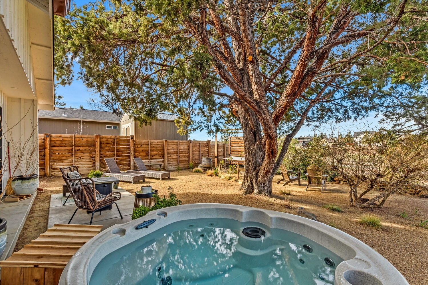 Photo of 1443 SW Canyon Drive 41 of 62