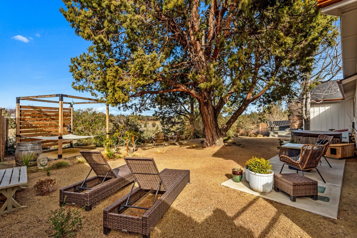 Photo of 1443 SW Canyon Drive 47 of 62