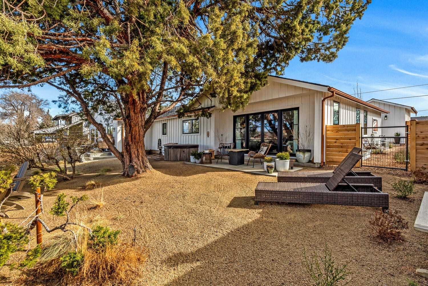 Photo of 1443 SW Canyon Drive 48 of 62