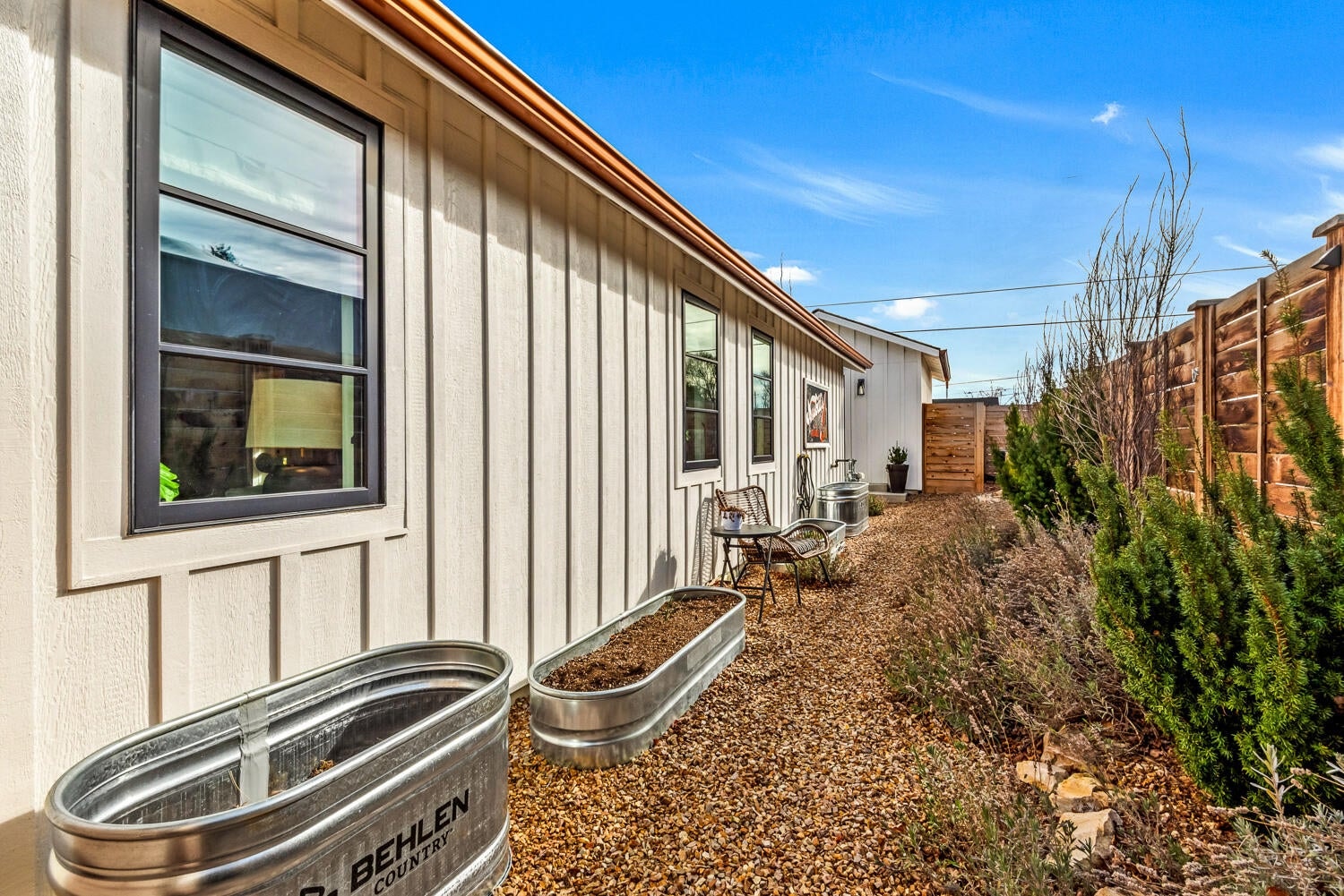 Photo of 1443 SW Canyon Drive 49 of 62