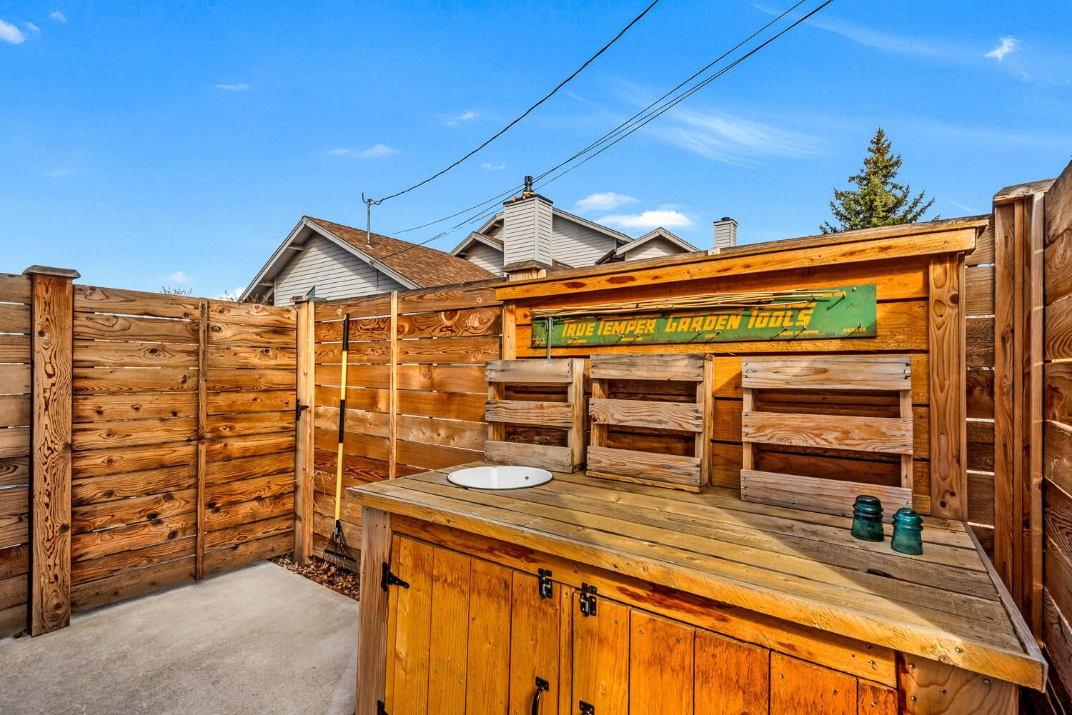 Photo of 1443 SW Canyon Drive 50 of 62