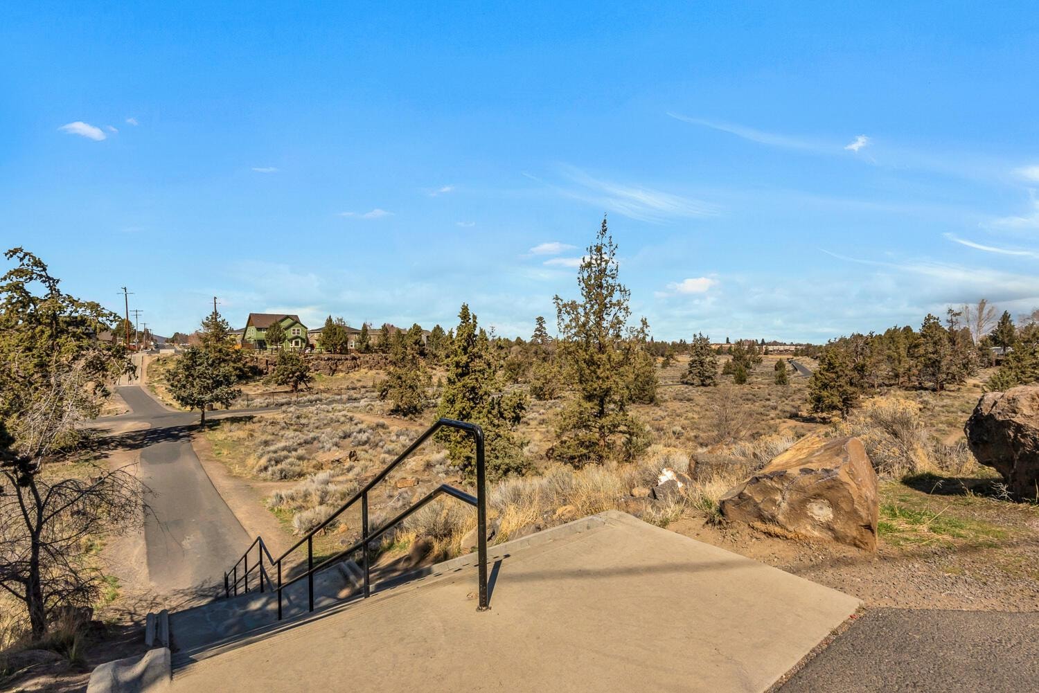 Photo of 1443 SW Canyon Drive 51 of 62