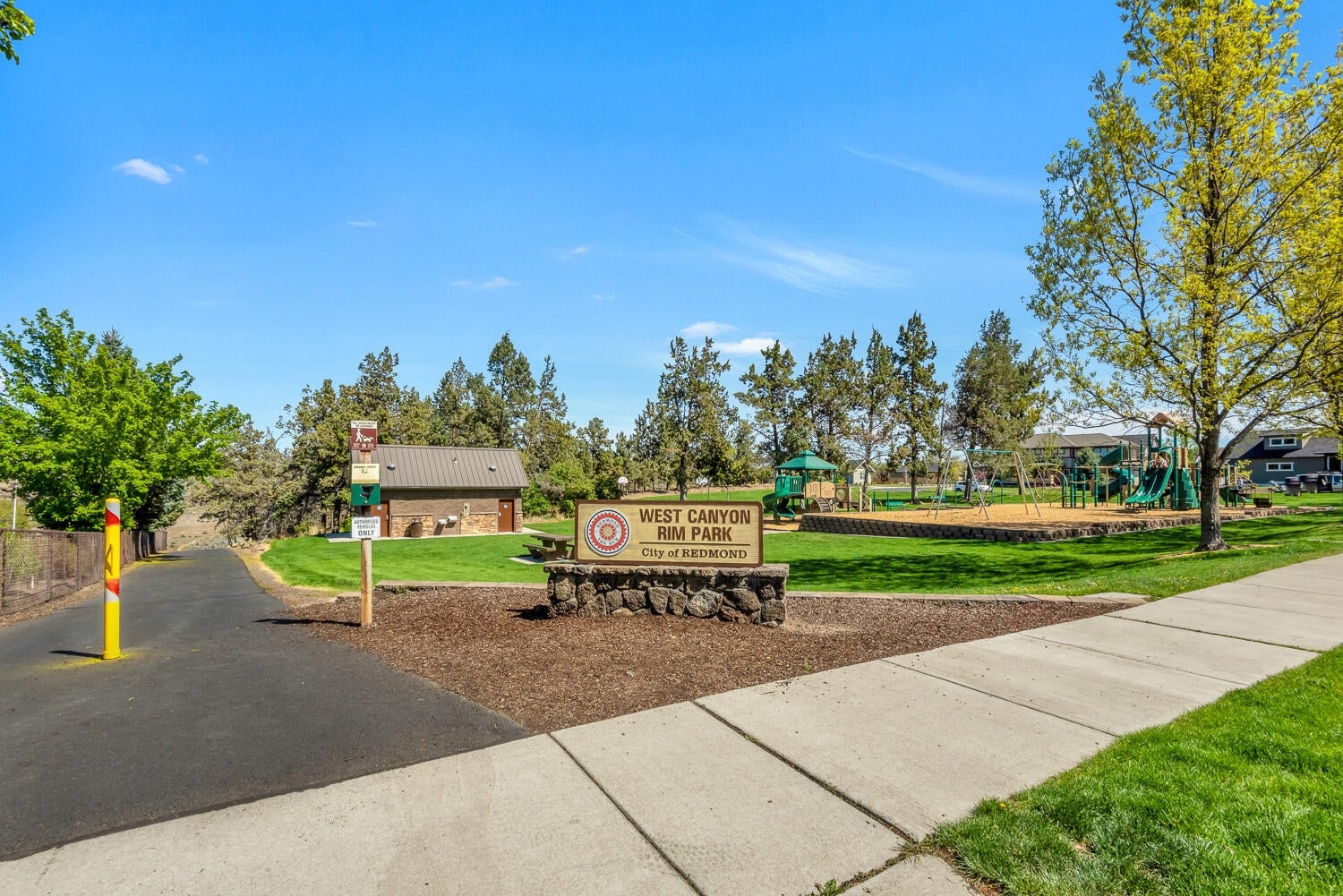 Photo of 1443 SW Canyon Drive 52 of 62