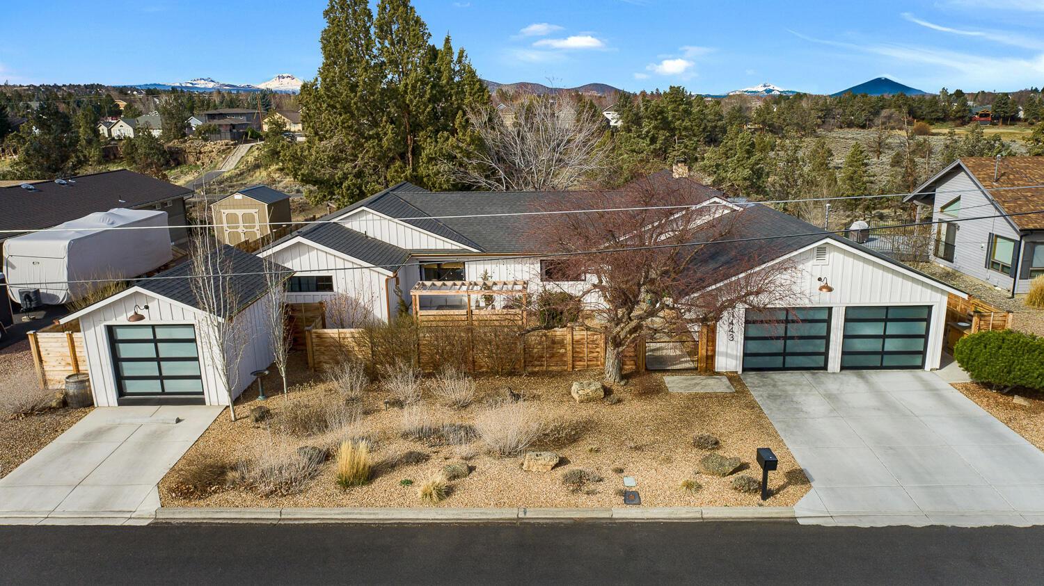 Photo of 1443 SW Canyon Drive 56 of 62