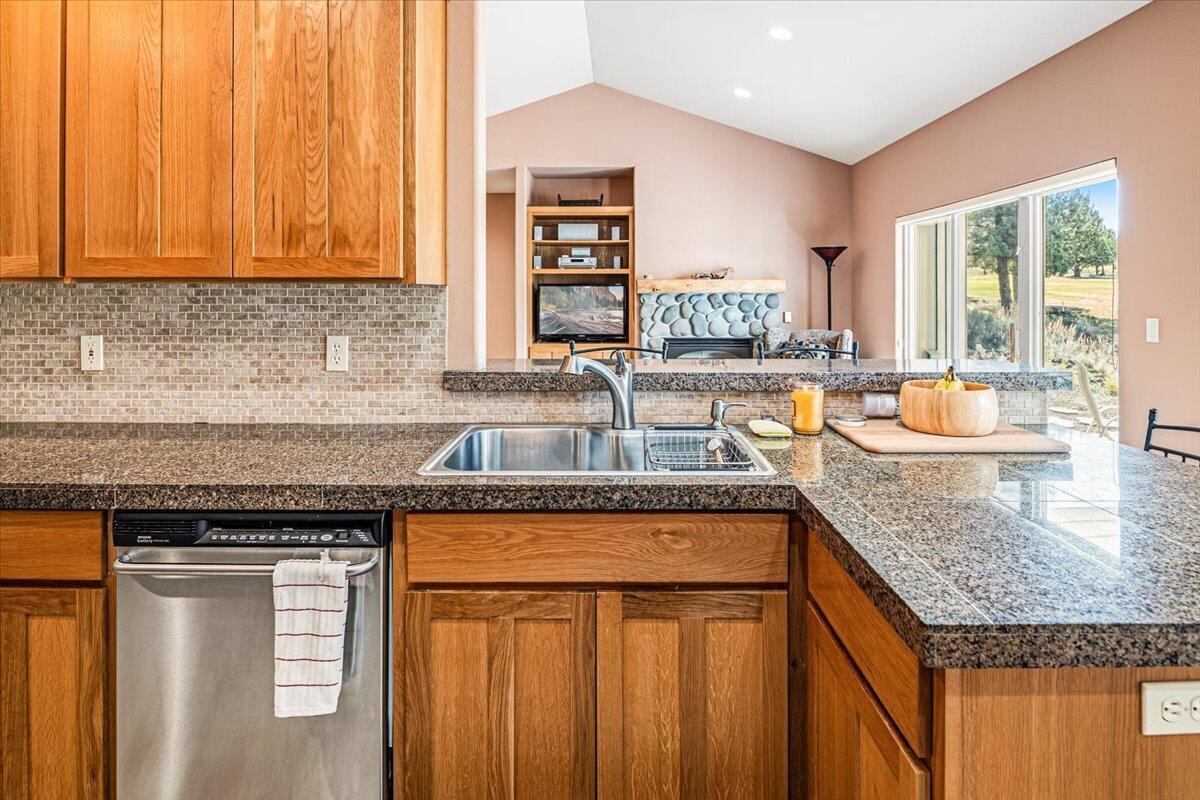Photo of 387 Goshawk Court 21 of 46