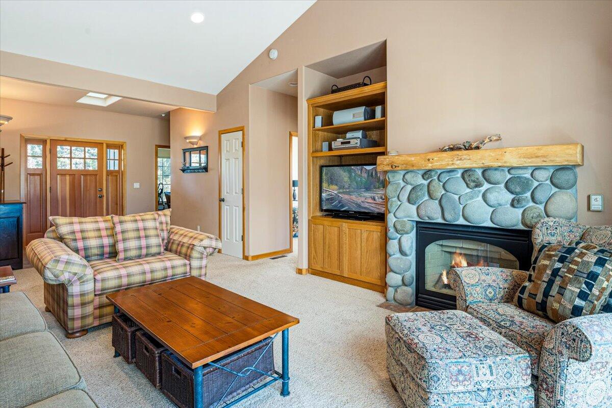 Photo of 387 Goshawk Court 16 of 46