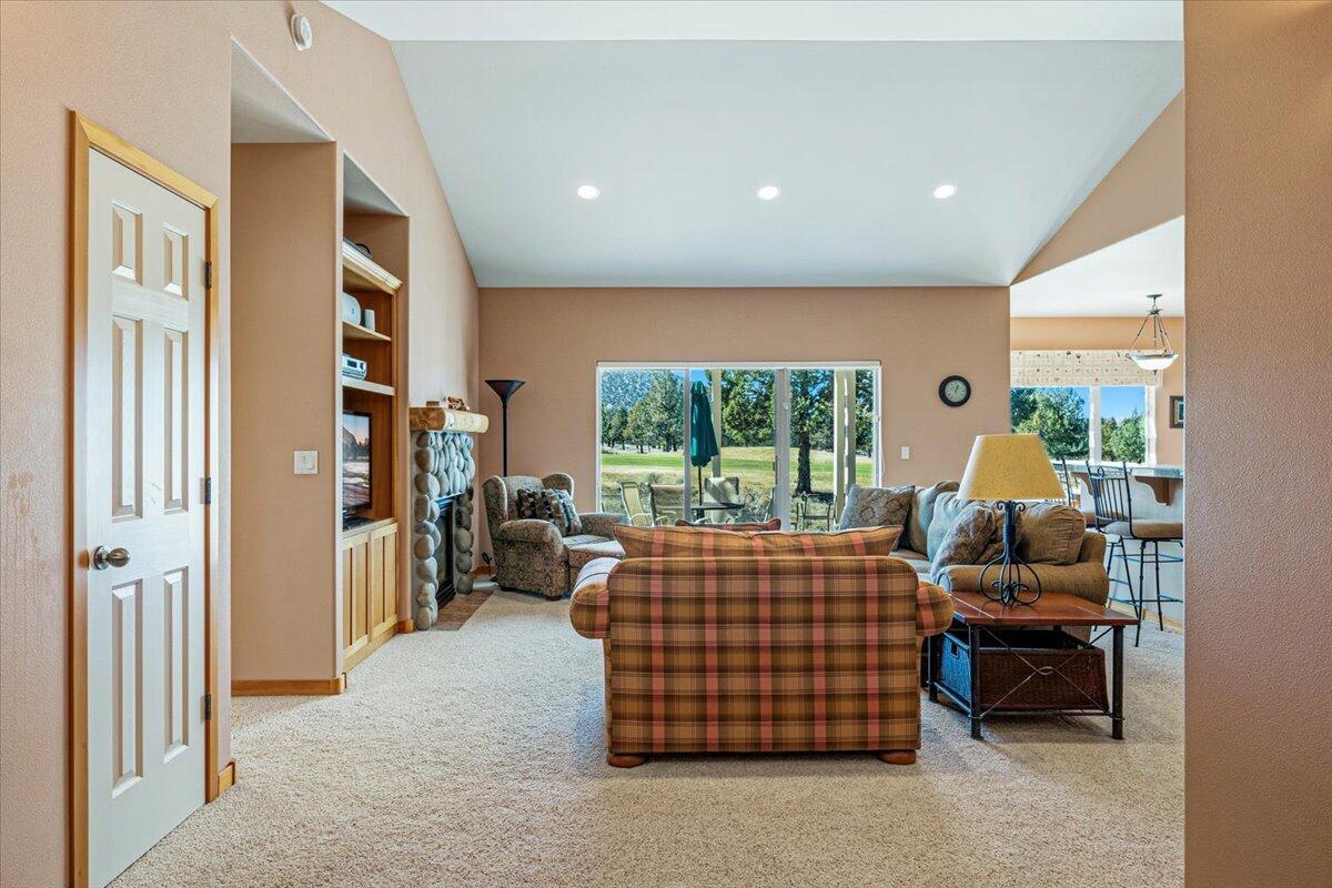 Photo of 387 Goshawk Court 14 of 46