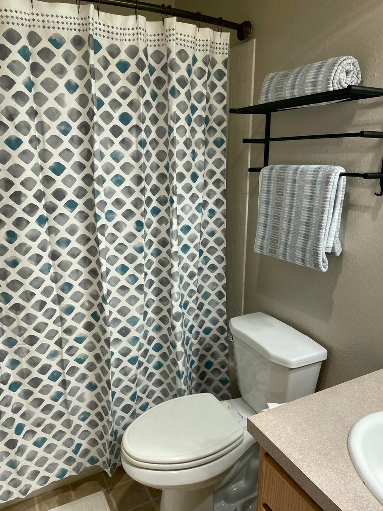 Suite 1 Full Bathroom