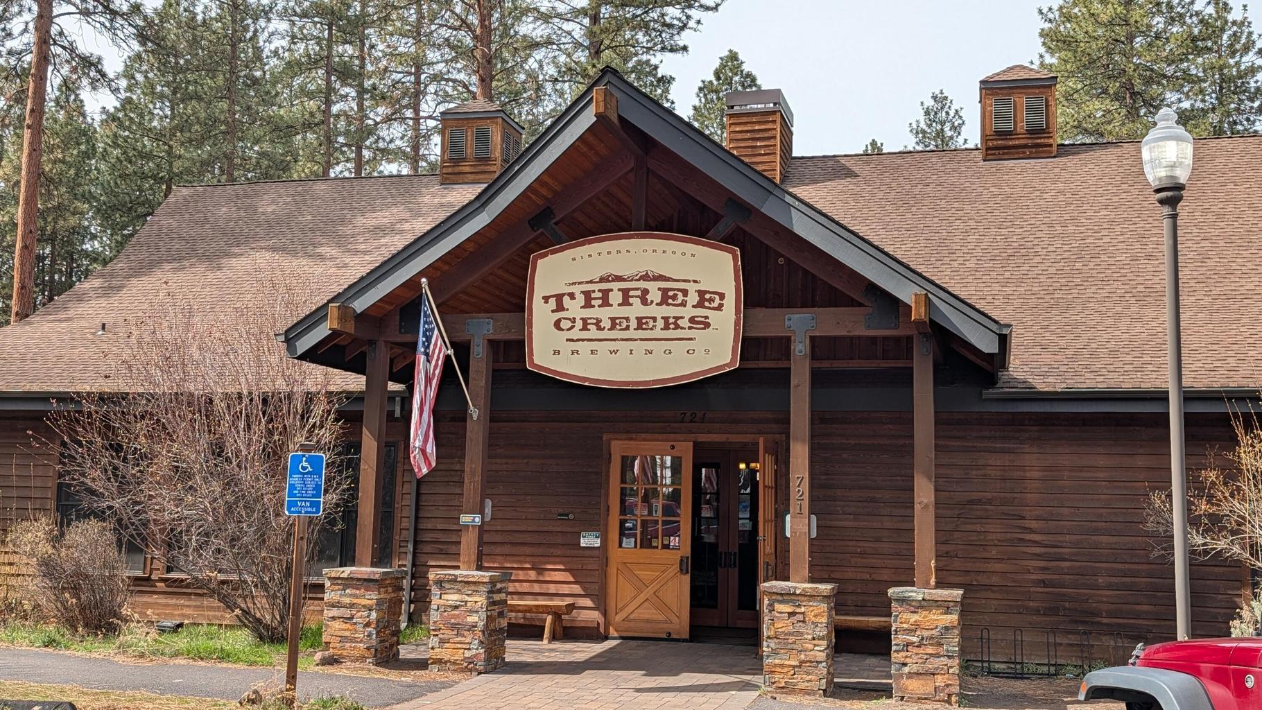 This condo is 0.4 miles to Three Creeks Brewing and the Sisters Movie House