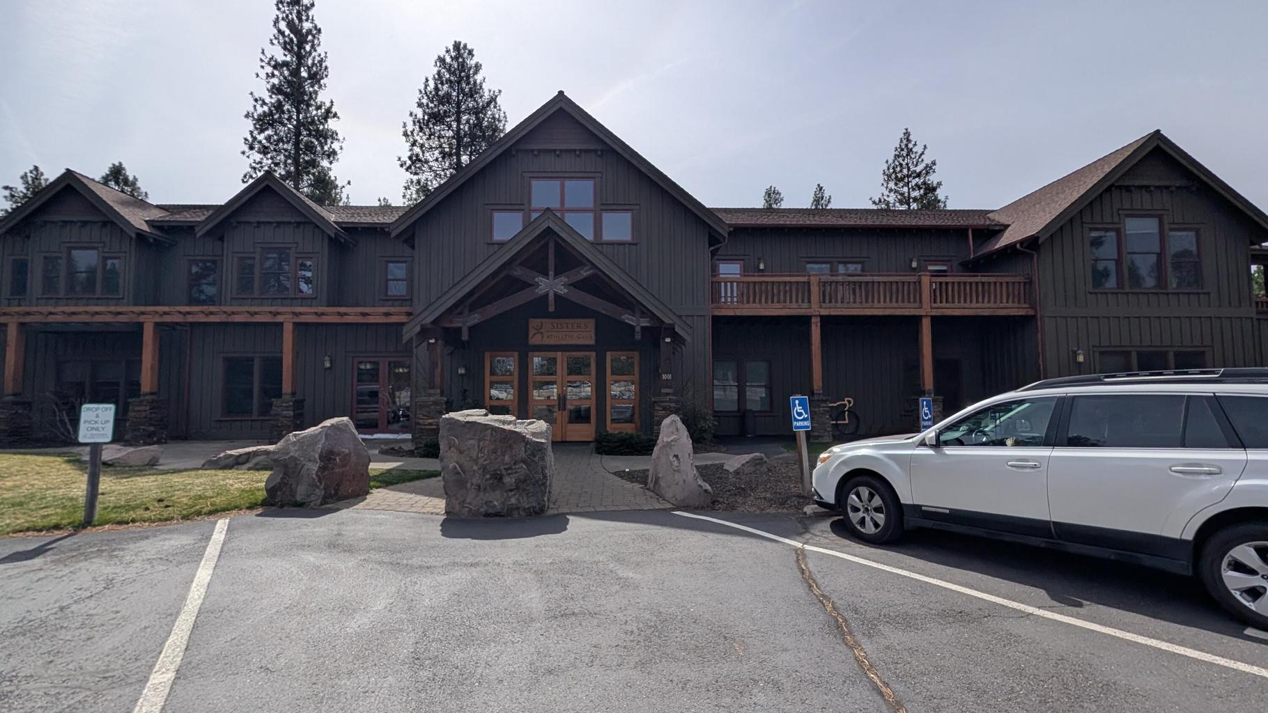 This condo is 0.3 miles to the Sisters Athletic Club