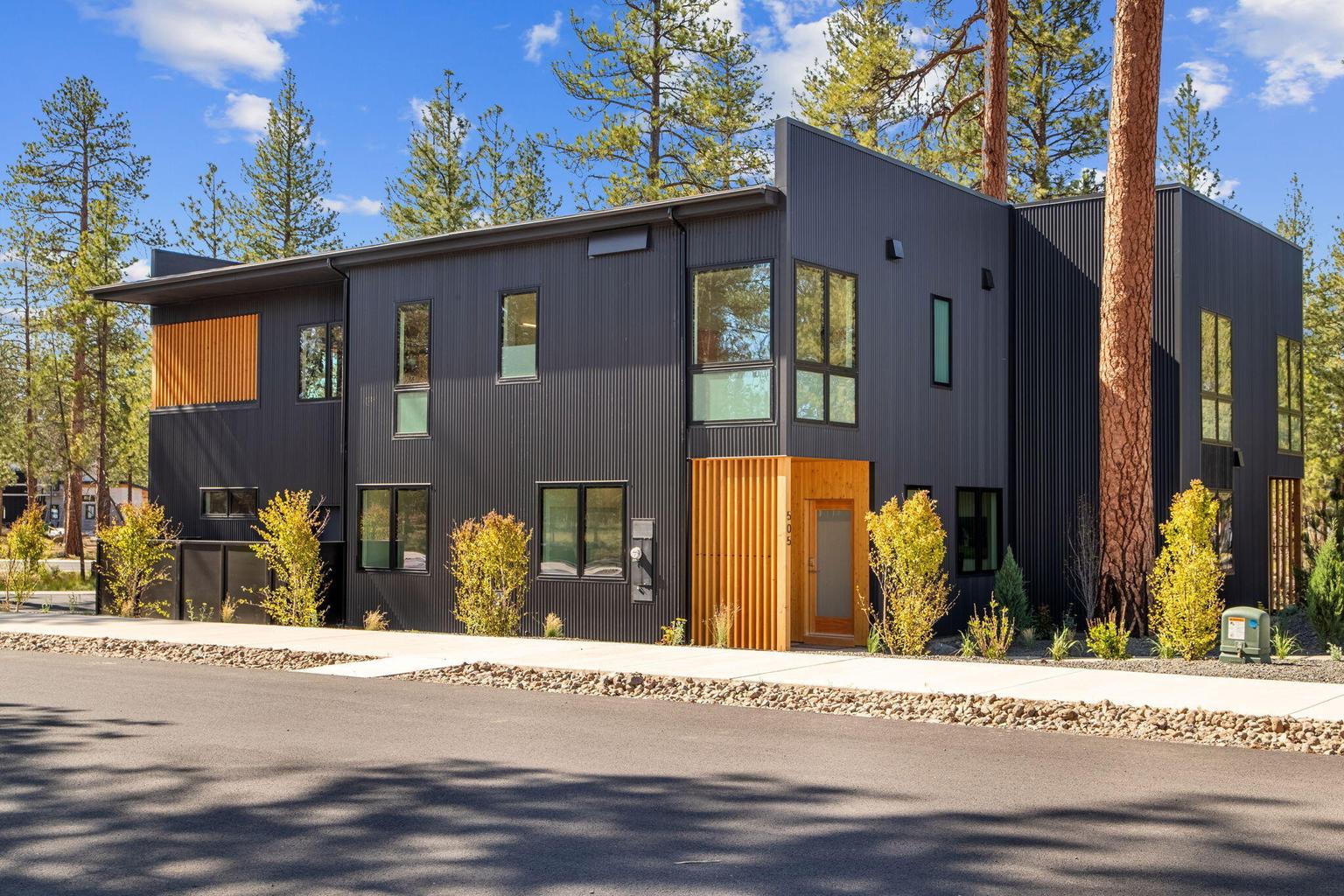 Photo of 505 N Pine Street 2 of 43