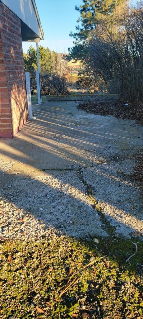 Photo of 985 NE Crest Drive 8 of 10