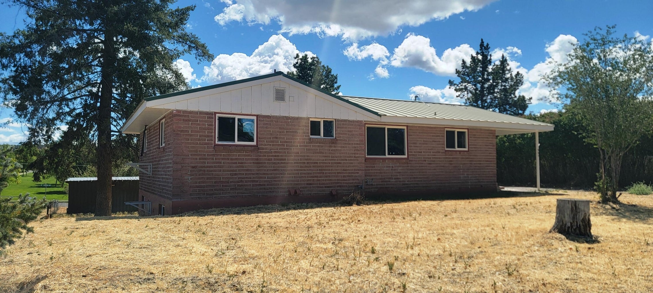 Photo of 985 NE Crest Drive 2 of 10