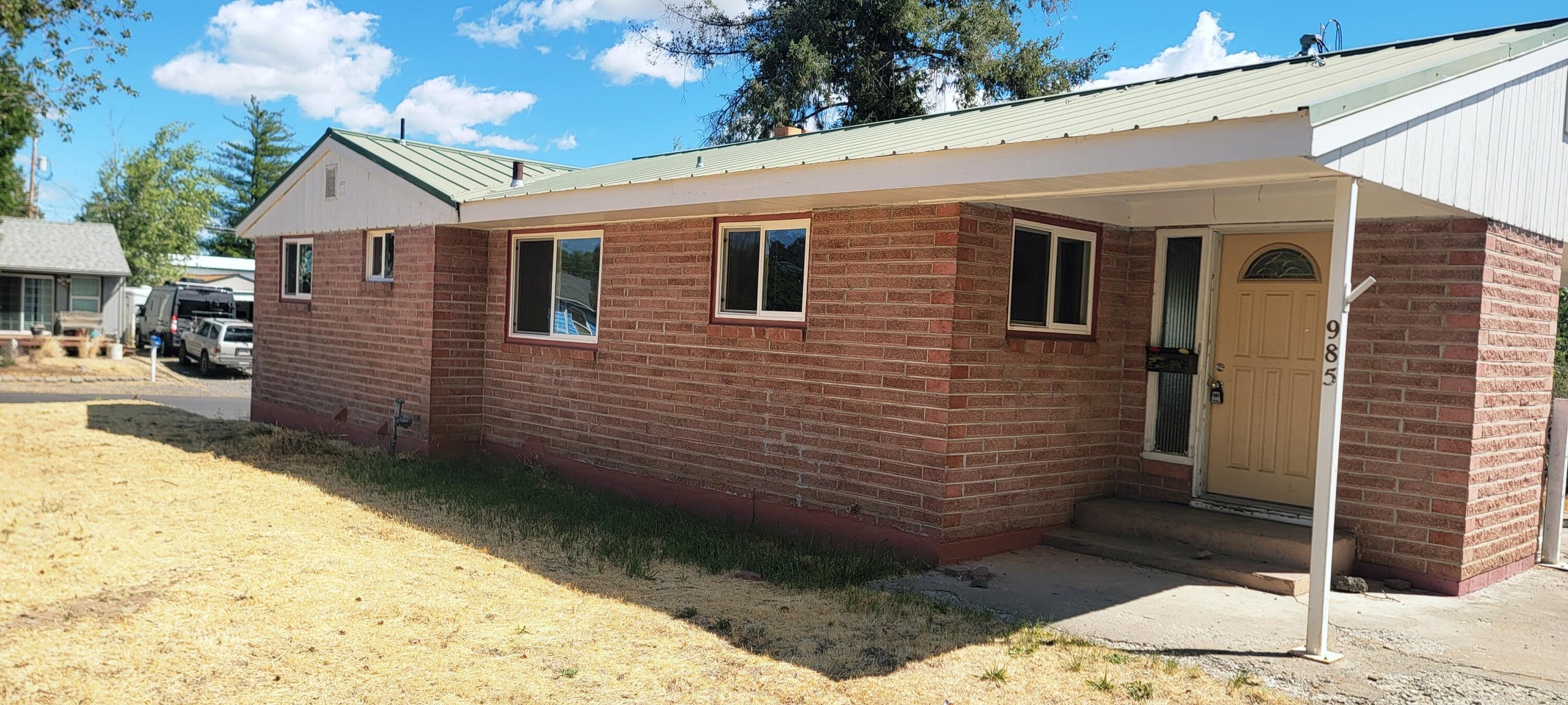 Photo of 985 NE Crest Drive 3 of 10