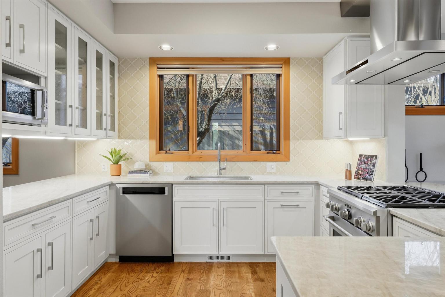 Photo of 1365 NW Jacksonville Avenue 6 of 48