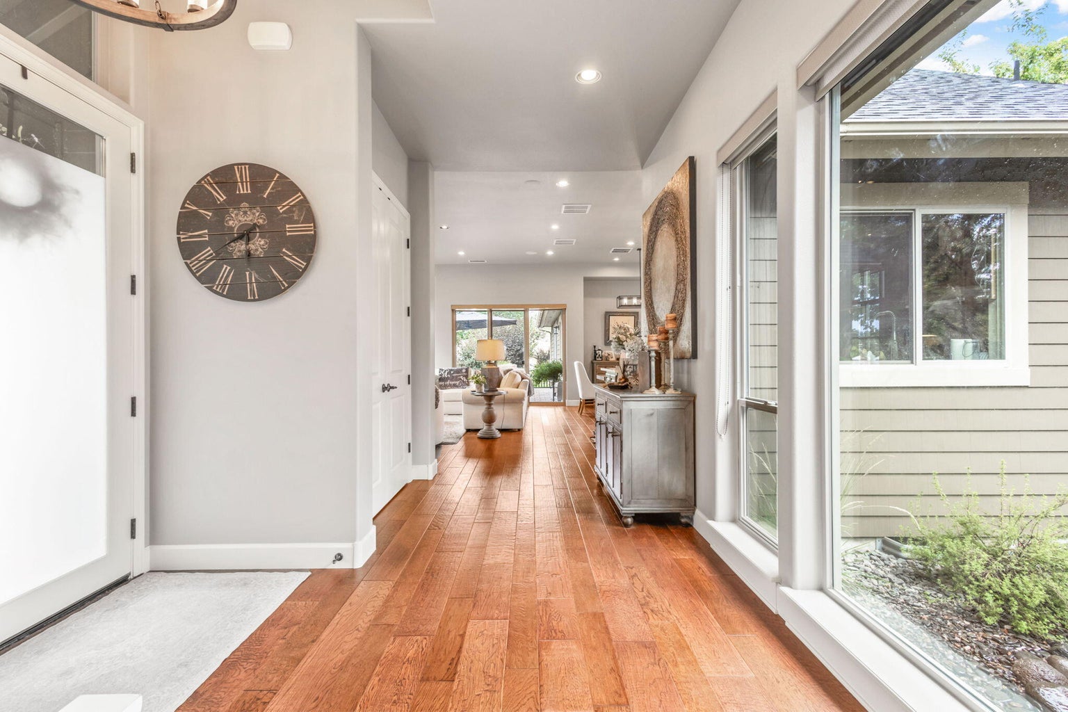 Photo of 301 SE Larkspur Drive 3 of 49