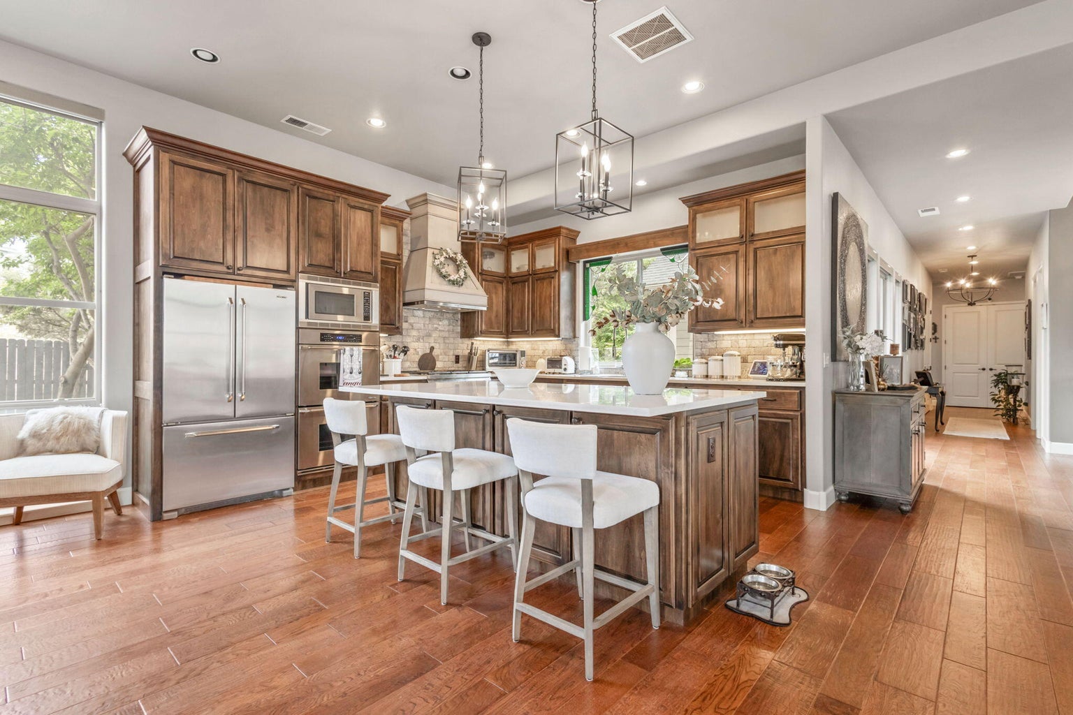 Photo of 301 SE Larkspur Drive 10 of 49