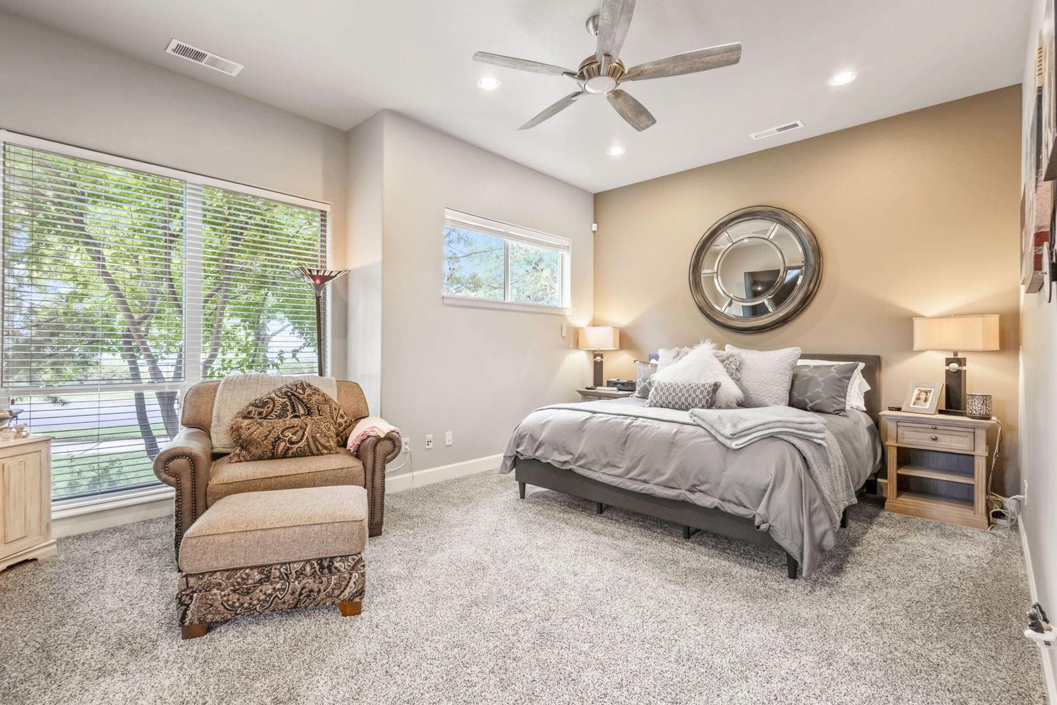 Photo of 301 SE Larkspur Drive 17 of 49