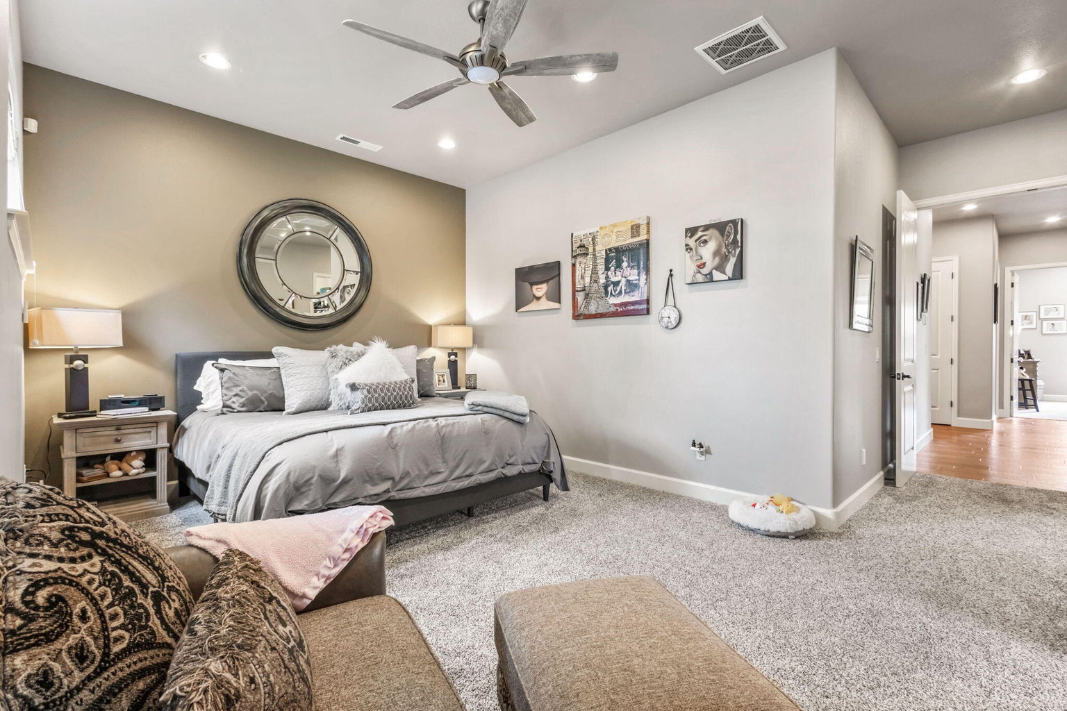 Photo of 301 SE Larkspur Drive 18 of 49