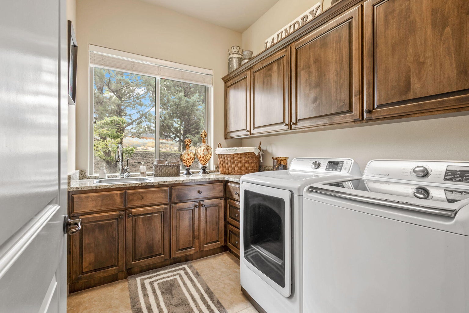 Photo of 301 SE Larkspur Drive 26 of 49
