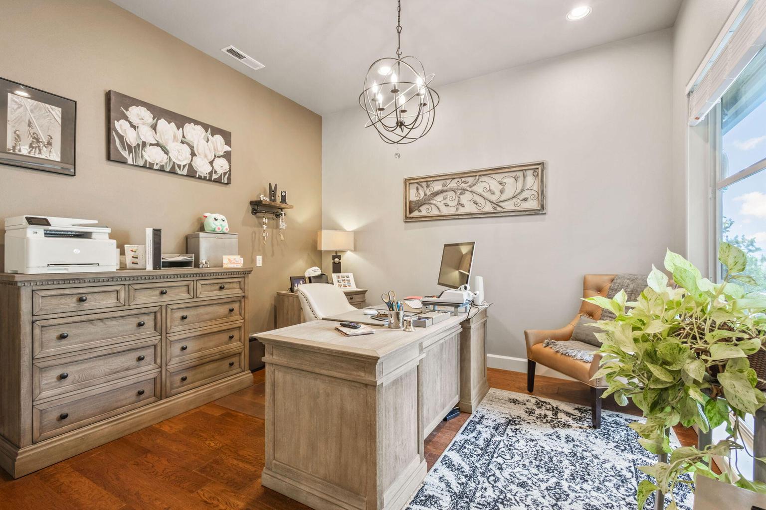 Photo of 301 SE Larkspur Drive 28 of 49