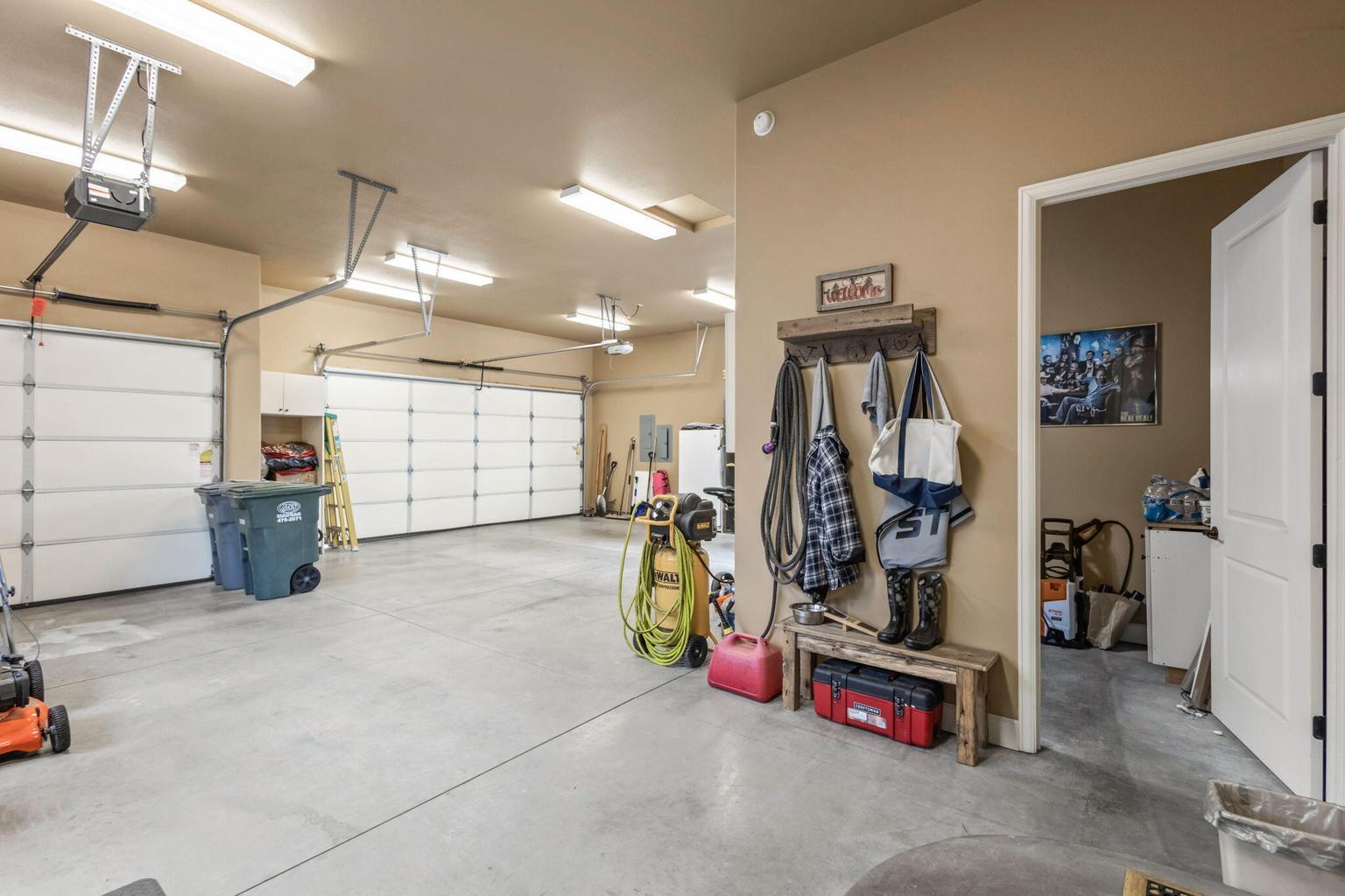 Photo of 301 SE Larkspur Drive 31 of 49
