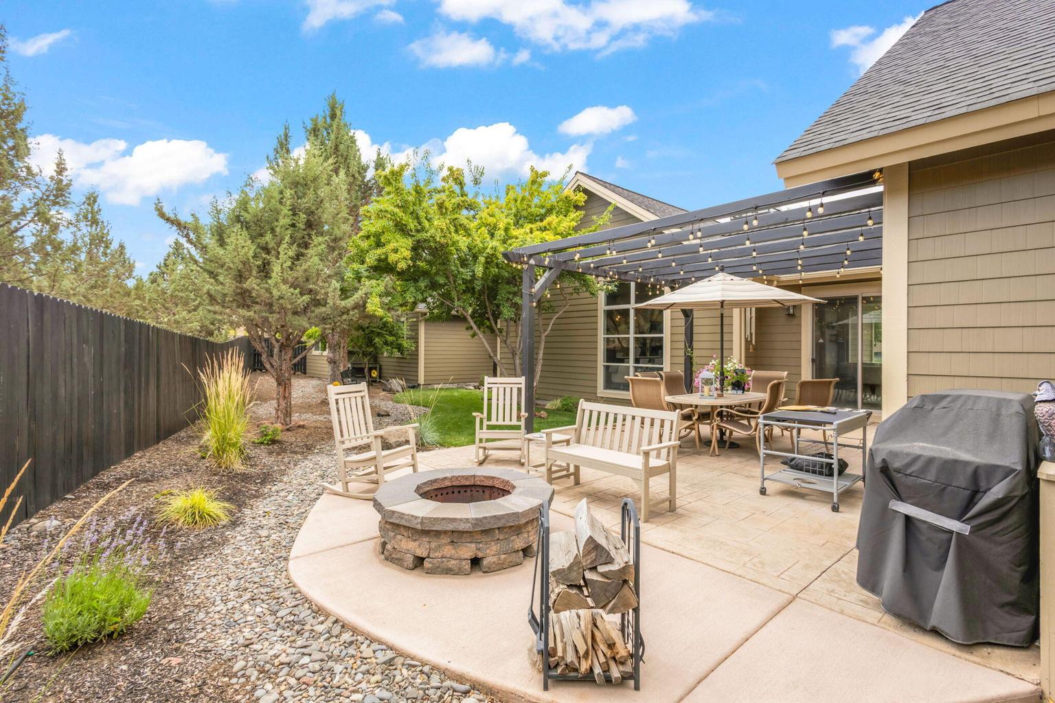 Photo of 301 SE Larkspur Drive 36 of 49