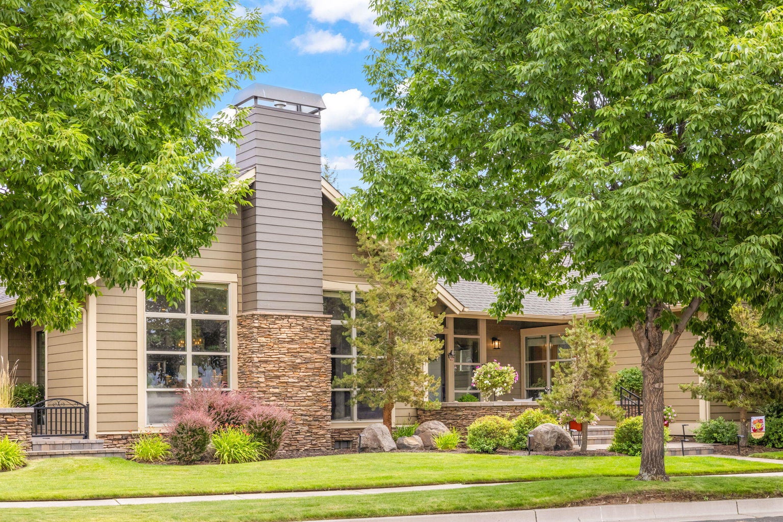 Photo of 301 SE Larkspur Drive 42 of 49